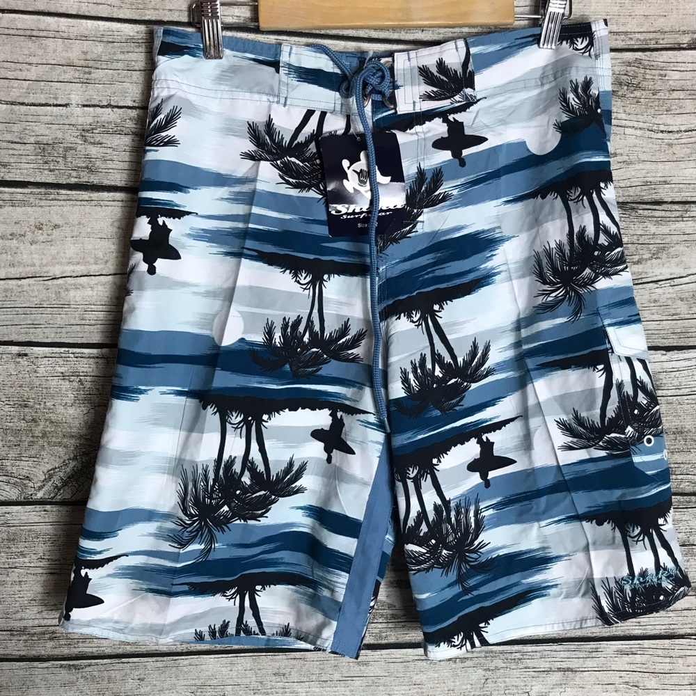 juniors shaka surf wear shorts size 32.Waist approx: 16 inches Inseam approx: